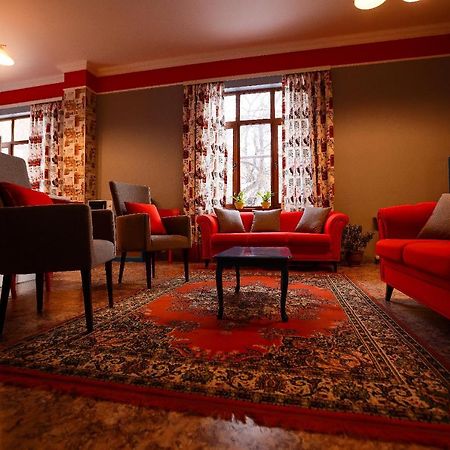 Mountain Road Hostel Алмати Екстер'єр фото