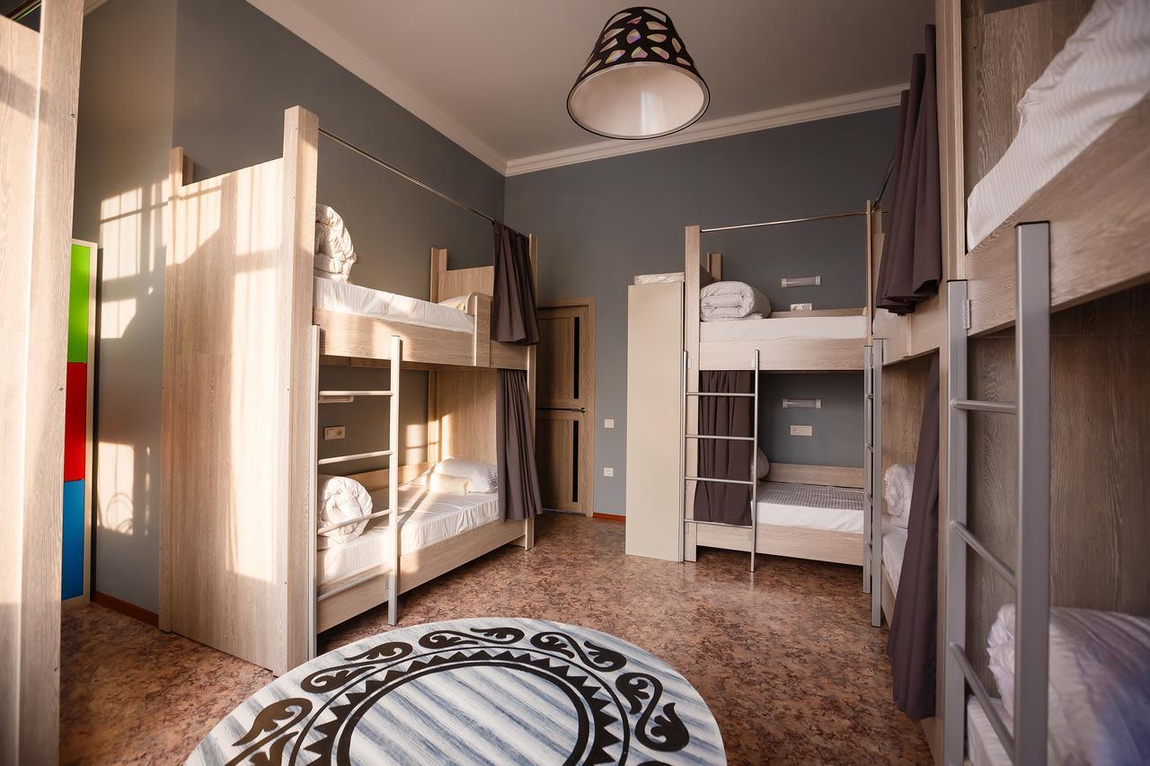 Mountain Road Hostel Алмати Екстер'єр фото