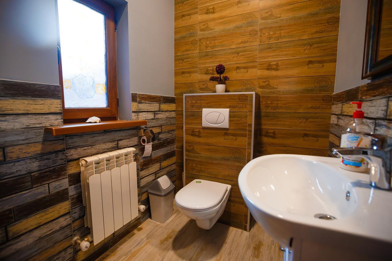 Mountain Road Hostel Алмати Екстер'єр фото