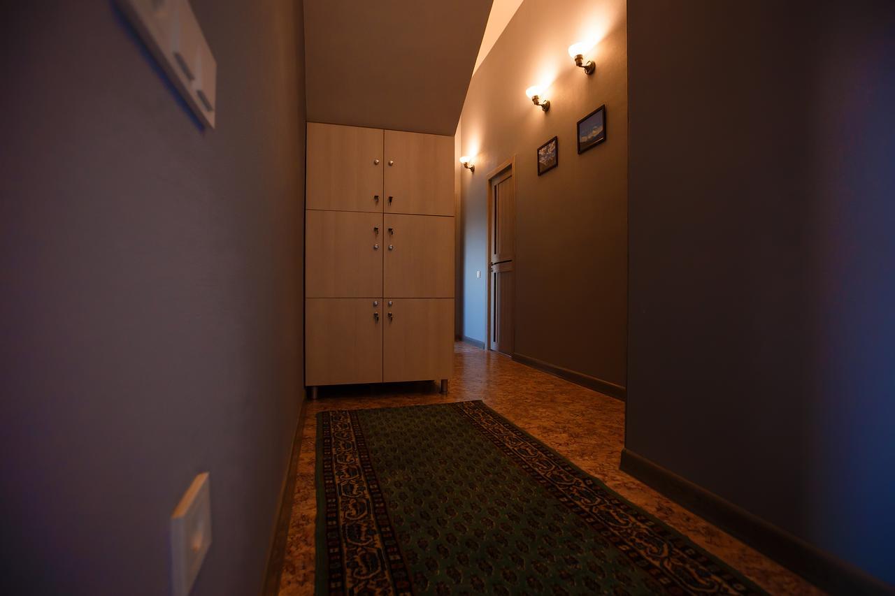 Mountain Road Hostel Алмати Екстер'єр фото