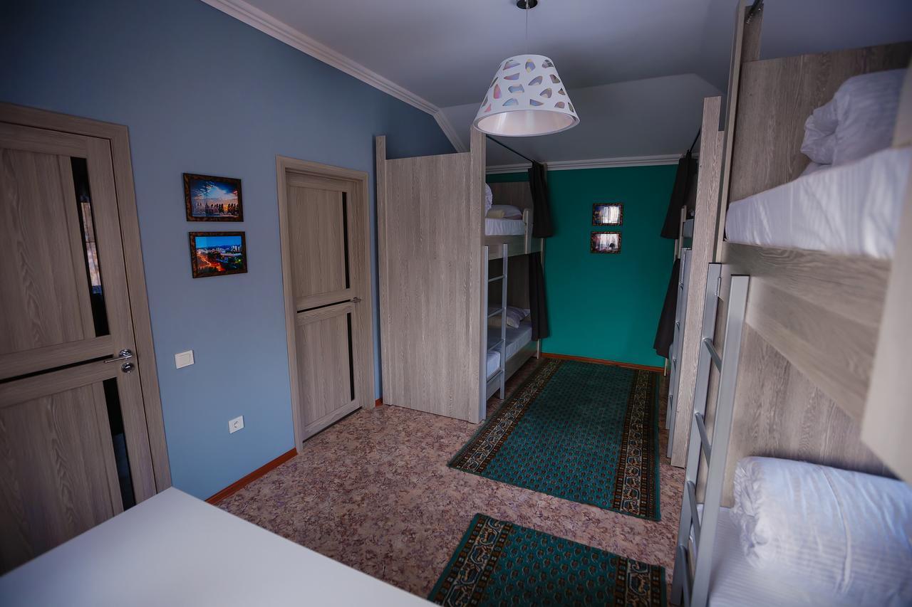 Mountain Road Hostel Алмати Екстер'єр фото