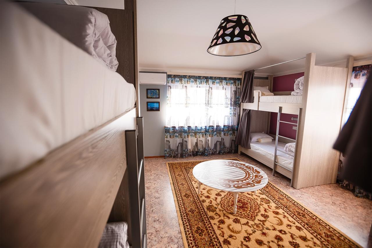 Mountain Road Hostel Алмати Екстер'єр фото
