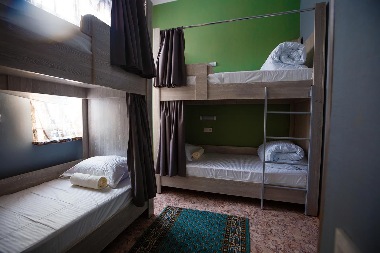 Mountain Road Hostel Алмати Екстер'єр фото