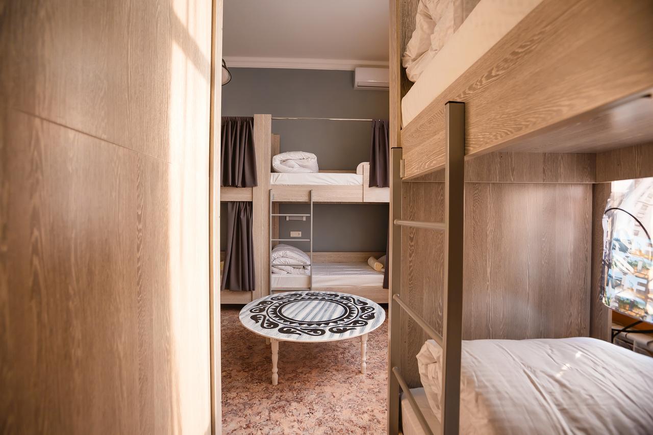 Mountain Road Hostel Алмати Екстер'єр фото