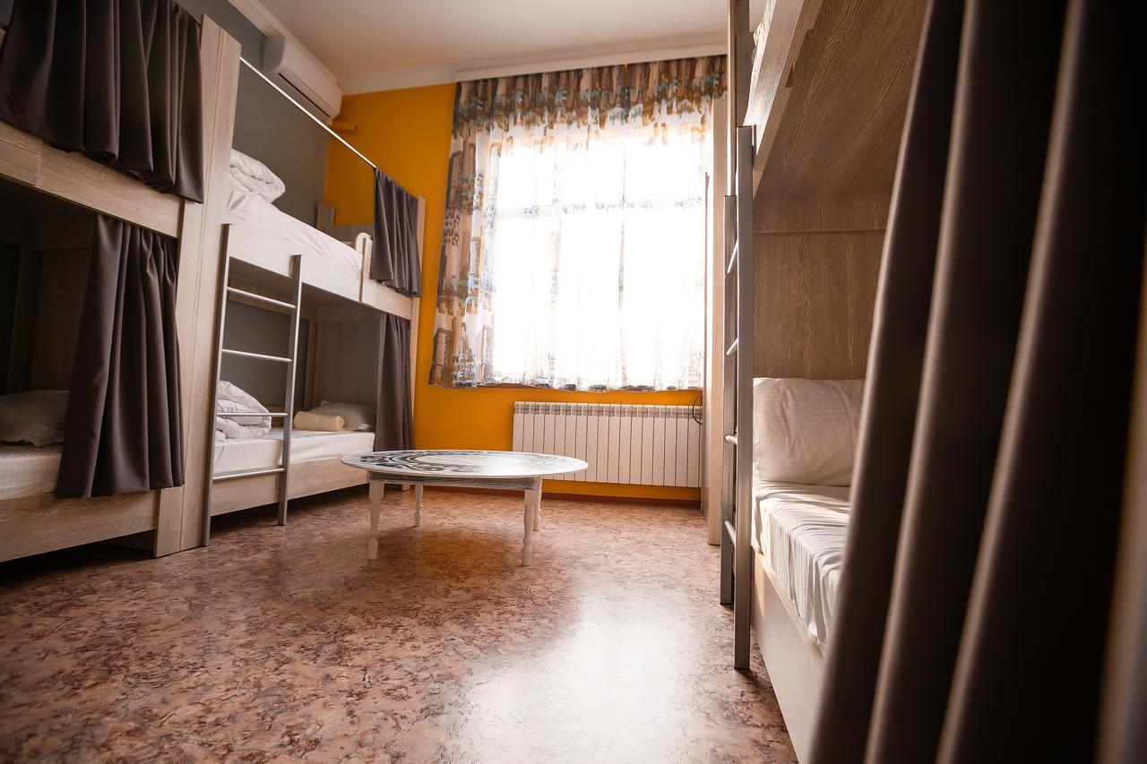 Mountain Road Hostel Алмати Екстер'єр фото