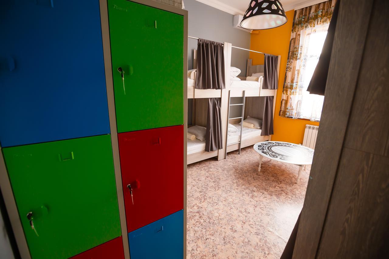 Mountain Road Hostel Алмати Екстер'єр фото