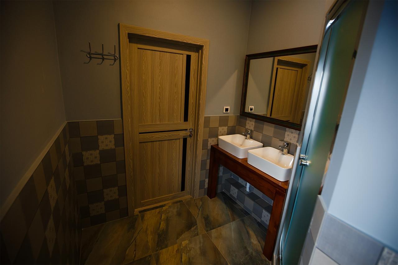 Mountain Road Hostel Алмати Екстер'єр фото