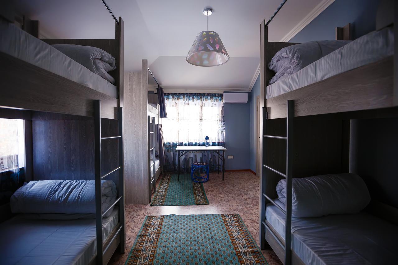 Mountain Road Hostel Алмати Екстер'єр фото