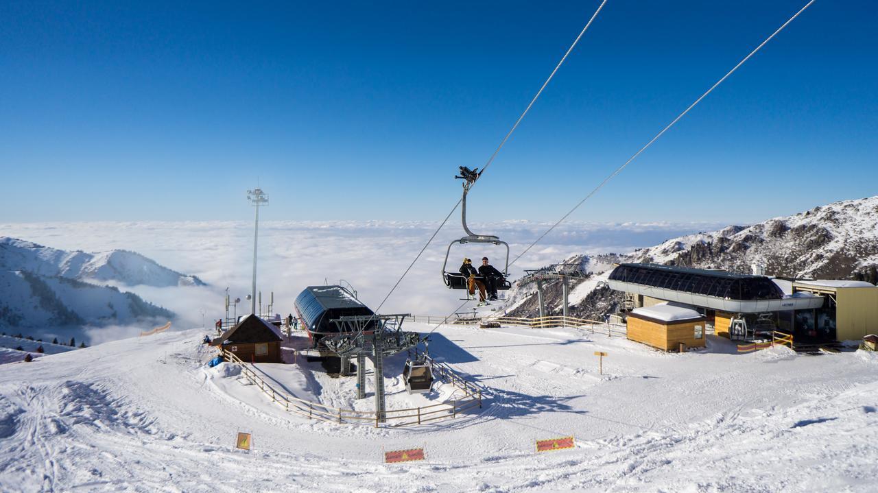 Mountain Road Hostel Алмати Екстер'єр фото