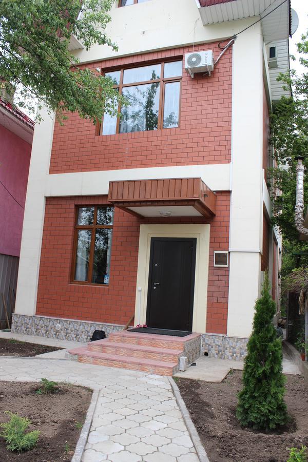 Mountain Road Hostel Алмати Екстер'єр фото