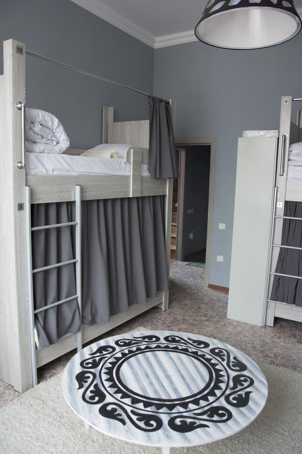 Mountain Road Hostel Алмати Екстер'єр фото